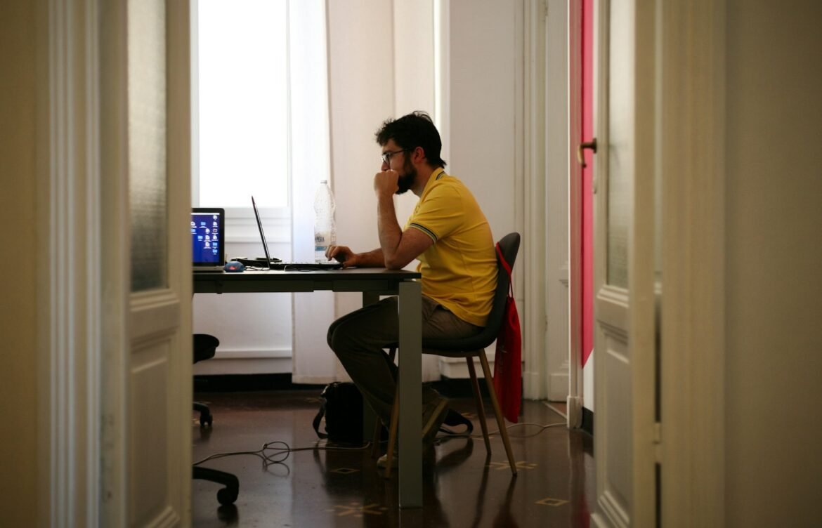 How Multitasking During Meals Derails Your Health Goals