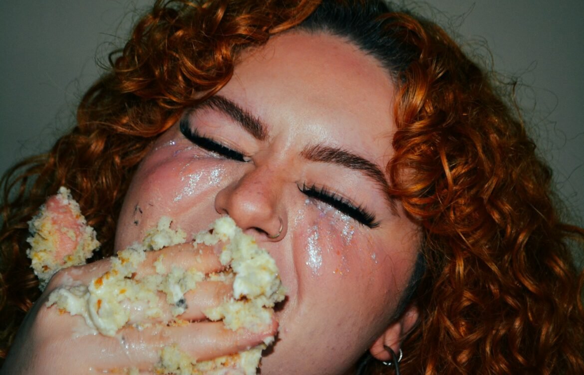 How Meditation Reduces Cravings and Controls Overeating Naturally