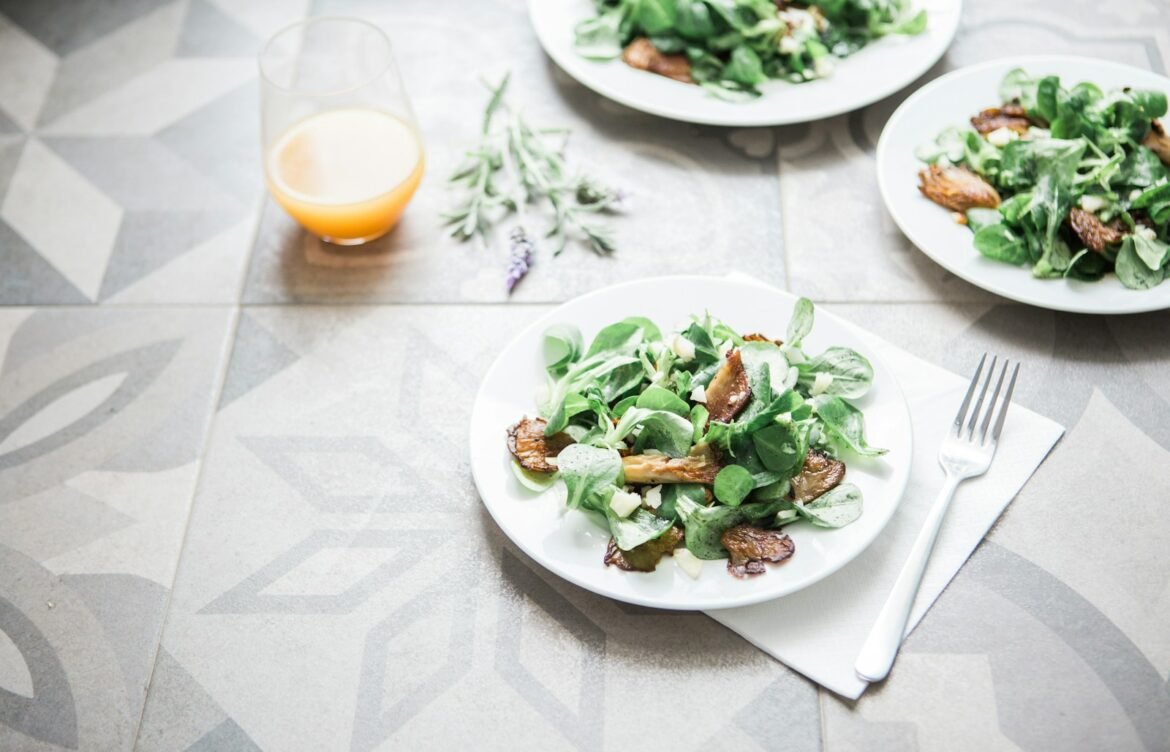 Smart Ways to Eat Less Without Feeling Hungry or Deprived