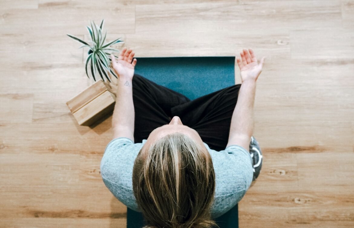 How Meditation Curb Cravings and Prevent Overeating Naturally