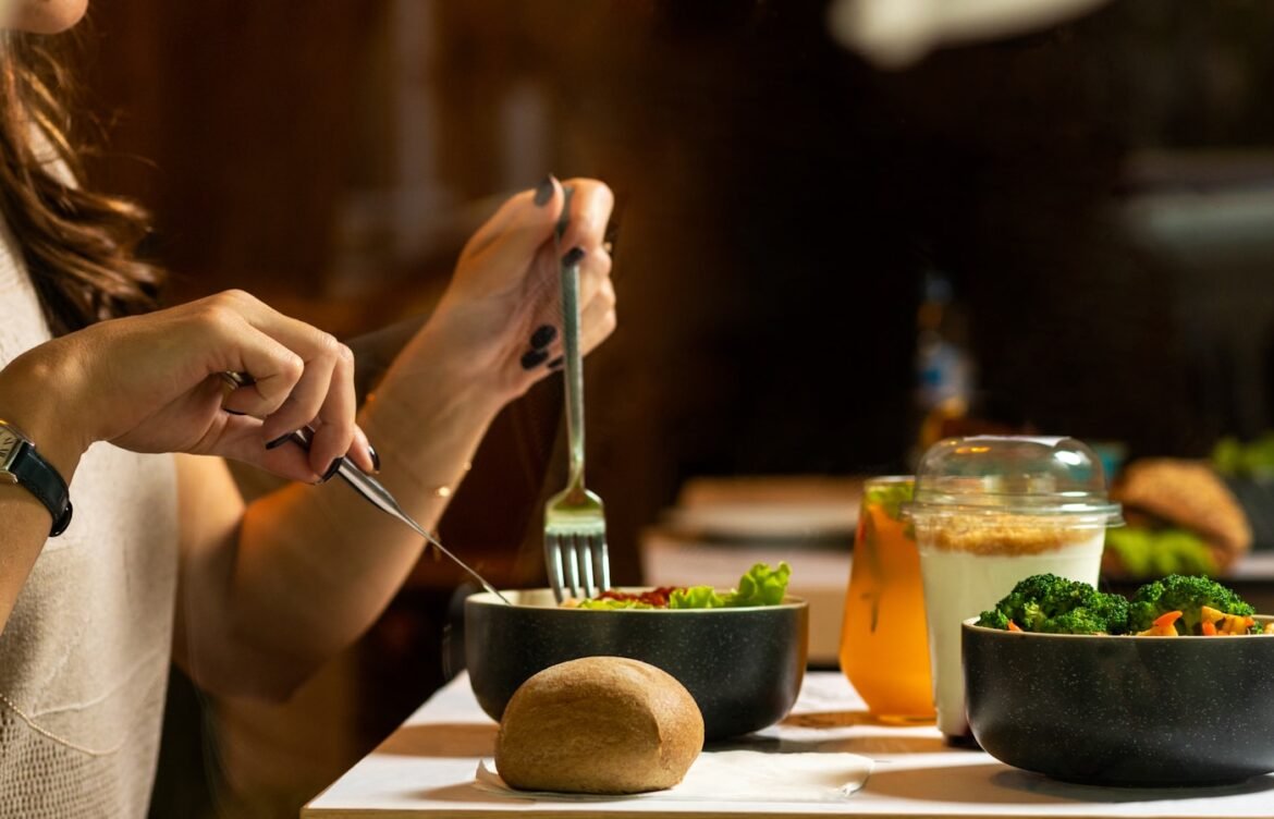Lose Weight Effortlessly by Eating Slowly and Mindfully Every Meal