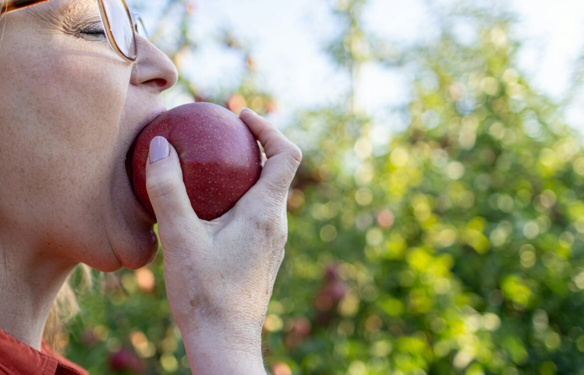 Mindless Eating: How Multitasking Can Lead to Weight Gain